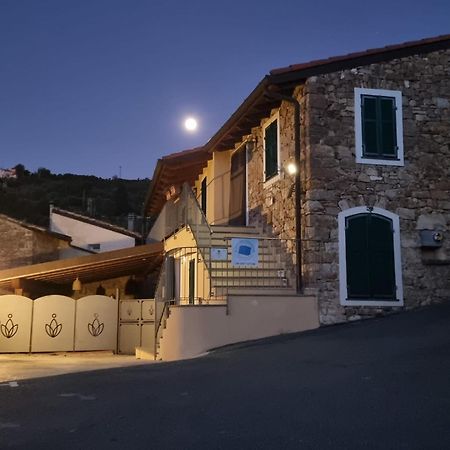 Il Nido Del Viaggiatore Vallebona Exteriör bild