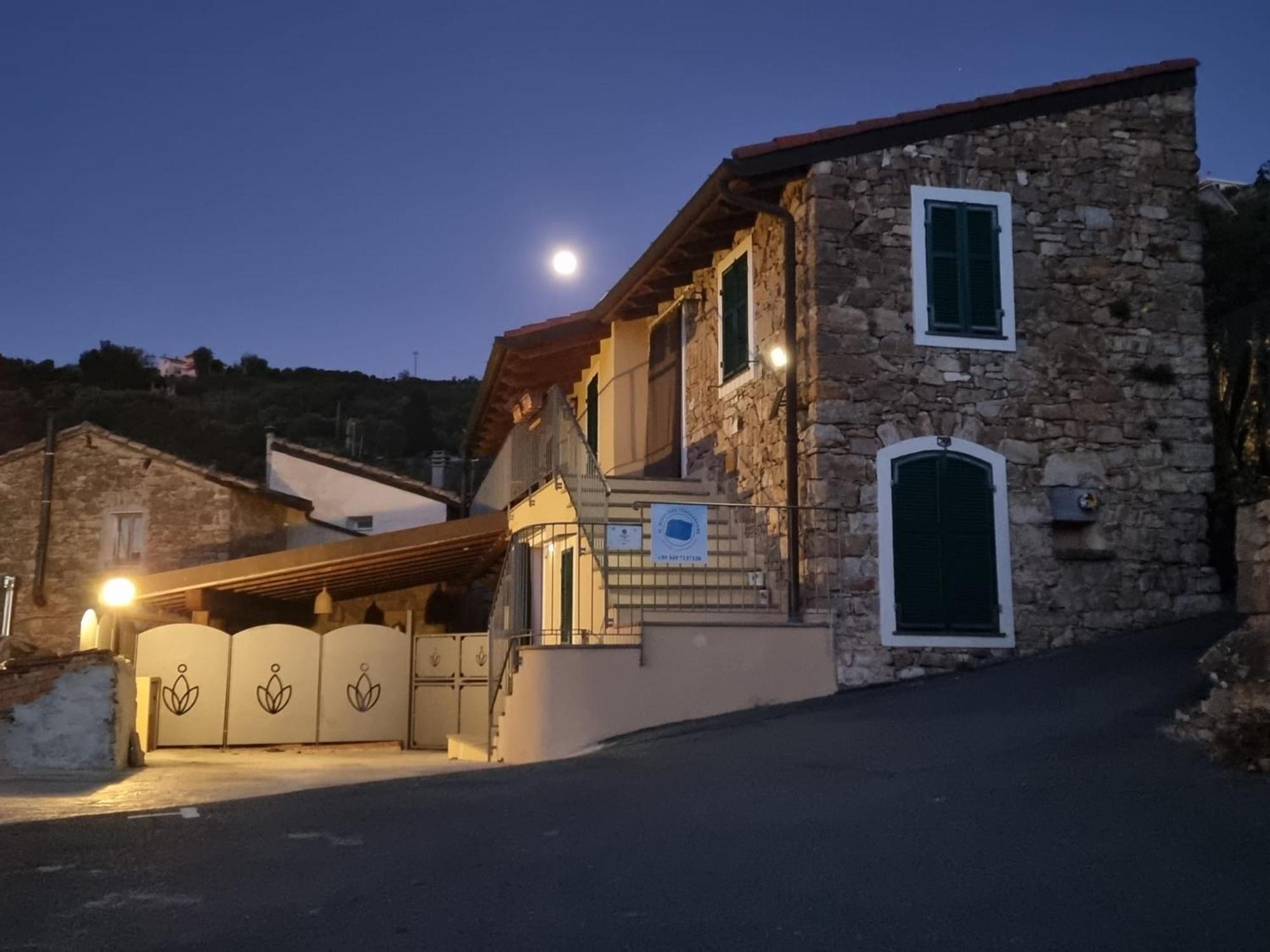 Il Nido Del Viaggiatore Vallebona Exteriör bild